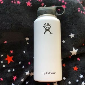 White hydro flask *NEW
